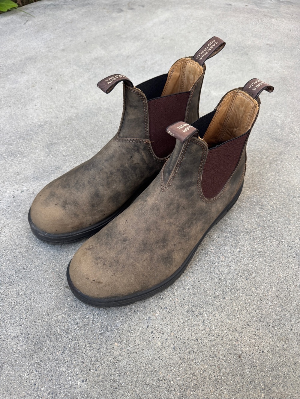 Blundstone Brown Leather Chukka Boots with Dark Brown Elastic
